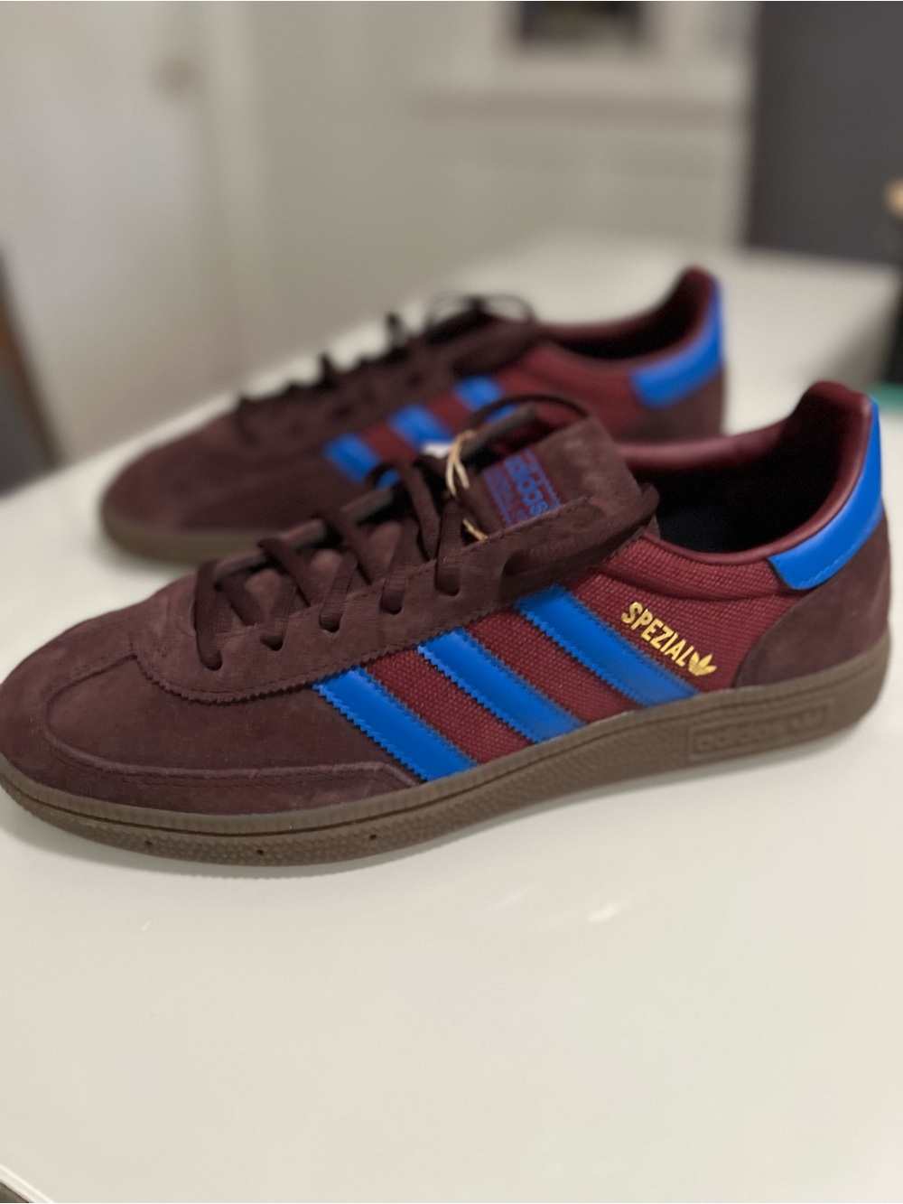 adidas Spezial Men’s Burgundy with Blue Stripe Sneakers Sz 9.5